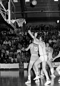 tekma 24.3.1990, v belem dresu Zlatko Šantelj